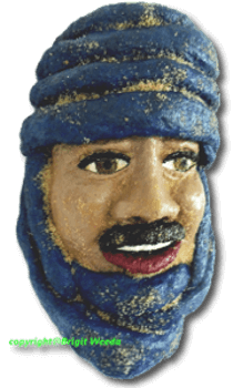arabische man met een tulband gemaakt van papier maché gemaakt en ontworpen door Brigit Weeda.